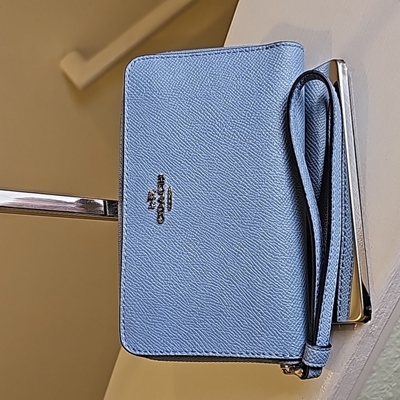 Coach Handbags - Coach Powder Blue Leather Silvertone HDWR Zip Around Wristlet EUC